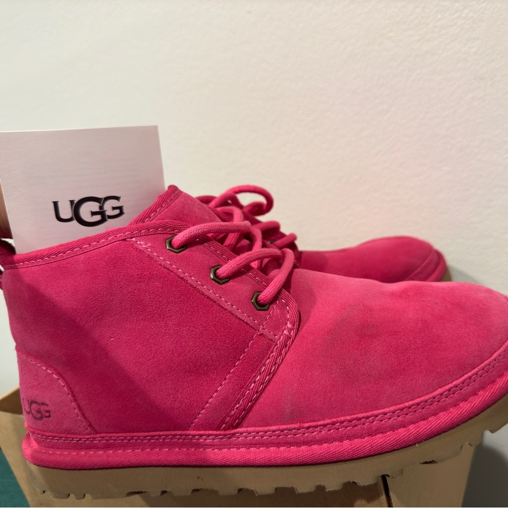 UGG